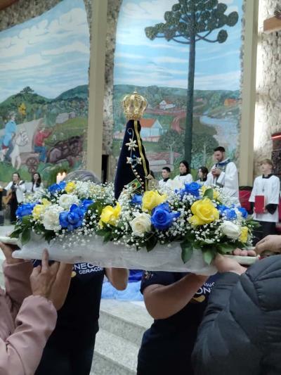 Abertura das Novenas reúne centenas de fiéis em Laranjeiras do Sul Celebração marca o início da preparação para a Festa em honra a Nossa Senhora Aparecida